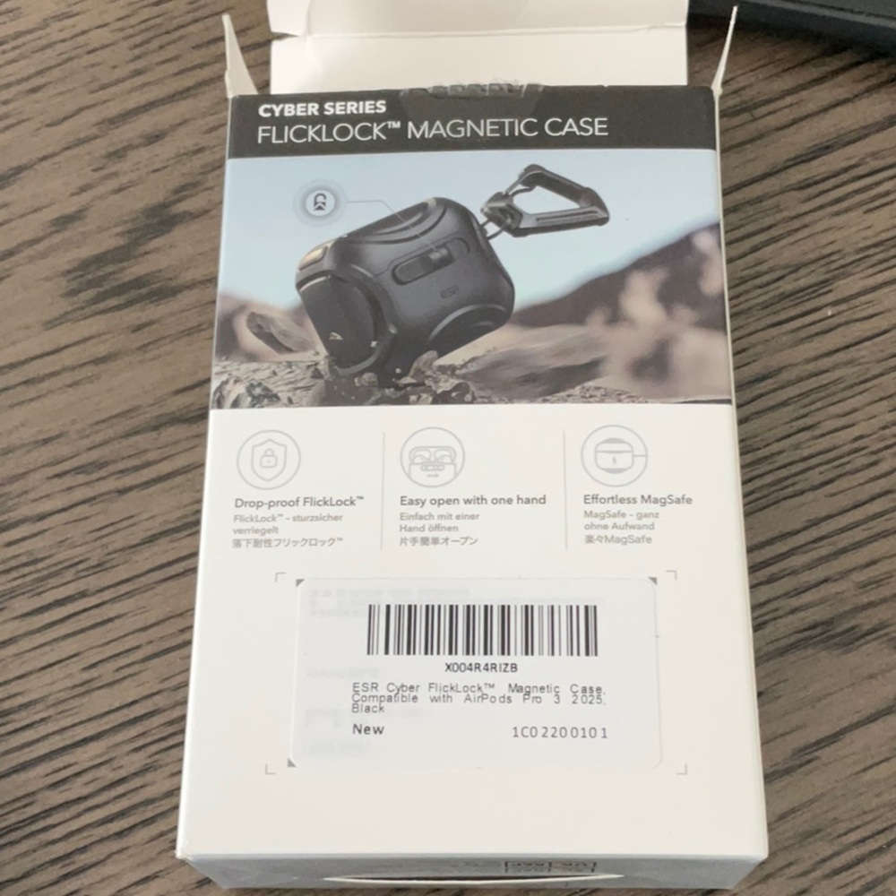 ESR Flicklock Magnetic Case for Air Pods Pro 3 MagSafe - Picture 2 of 5